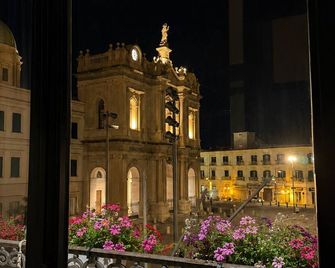 Hotel Santuario Pompei - Pompeya - Balcón