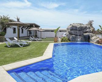 Finca Abril 1 Piscina Compartida - Conil de la Frontera - Pool