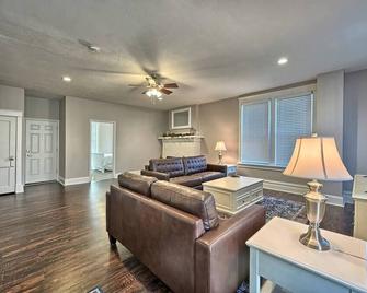 Suites on Seneca - Lovely 2 Bed 1 Bath Apartment - Harrisburg - Living room