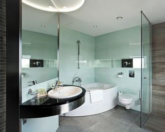 Qubus Hotel Bielsko-Biala - Bielsko-Biala - Bathroom