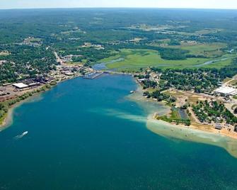 Greta on Green Street - Charlevoix - Beach