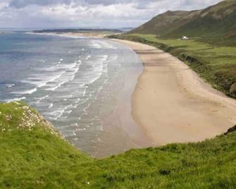 Charming 3 bedroom house with a warmth character - Neath - Beach