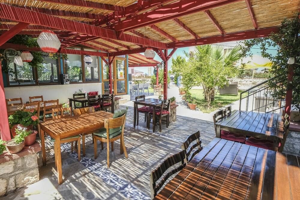 Karaburun Konak Hotel - Karaburun - Patio