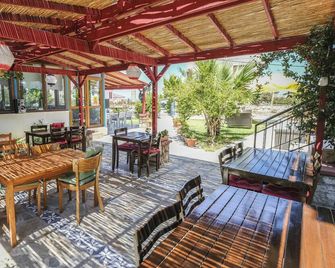 Karaburun Konak Hotel - Karaburun - Patio