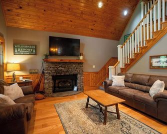 Little Red River Waterfront Cabin for a perfect fishing getaway! - Heber Springs - Living room