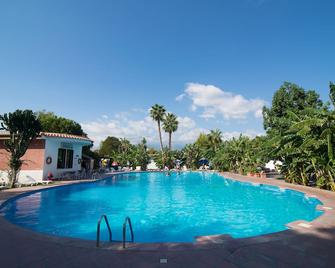 阿爾坎塔拉鄉村酒店 - 賈爾迪尼納克索斯 - 賈迪尼-納克索斯 - 游泳池