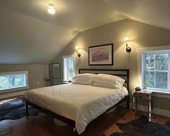 Bear Hill Farm, Delhi Ny - Restored 1850 Farmhouse On Winding Country Lane - Delhi - Bedroom