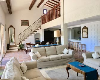 Air Cond Villa, Private Pool (Roll Shutter), Horses, Close To Beaches, Huge Parc - Bagnols-en-Forêt - Living room