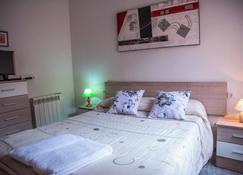 Homerez - Nice appartement for 6 ppl. with balcony at Plasencia - Plasencia - Sovrum