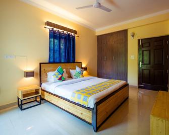 Serene 2 bed Apartment on City-side HillTop - Dehradun - Bedroom