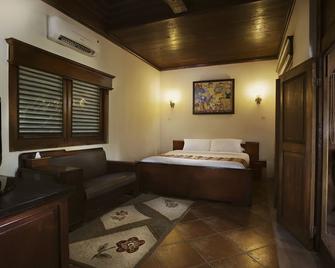 Melva Balemong Resort - Ungaran - Schlafzimmer