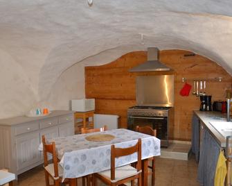 Beautiful Apartment Labeled In A Village House Les Alberts Montgenevre - Montgenèvre - Salle à manger