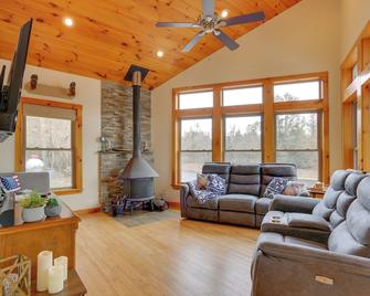 Pet-Friendly Hancock Home on the Delaware River! - Starlight - Sala de estar