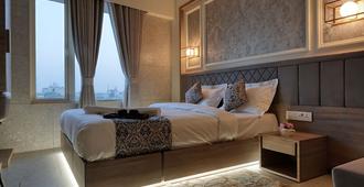 Hotel Elysian Residency - Ahmedabad - Bedroom