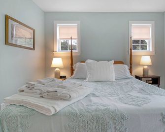 Lakefront haven near Pleasant Mt-central location-25 mi. to N.Conway - Bridgton - Bedroom