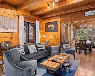 Spacious, Modern Mountain Cabin with Hot Tub - Running Springs - Living room