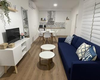 Apartamento Blanco en Valdepeñas, en pleno centro histórico de la ciudad - Valdepeñas - Salon