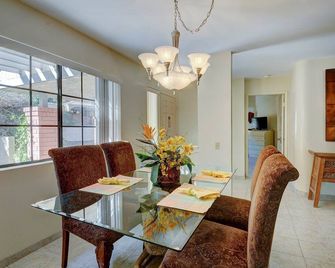 Spacious & Modern Condo Surrounded by Resort Pools & Hot Tubs - Palm Springs - Salle à manger