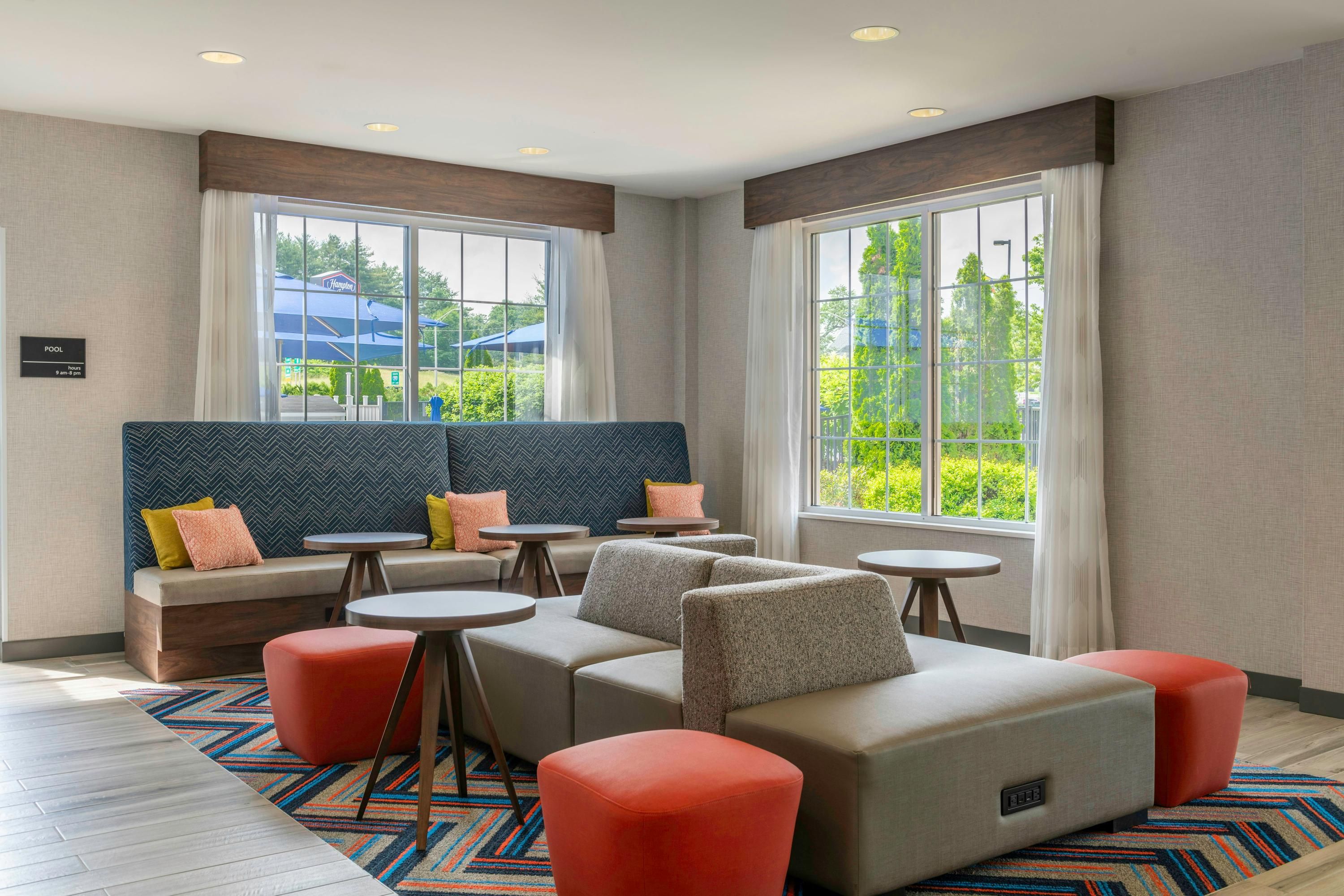 Hampton Inn by Hilton Manchester - Manchester - Lounge