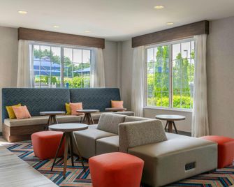Hampton Inn by Hilton Manchester - Manchester - Lounge