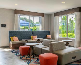 Hampton Inn by Hilton Manchester - Manchester - Lounge