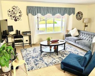 Country Club Home, 5 mins from Miami U - Oxford - Living room
