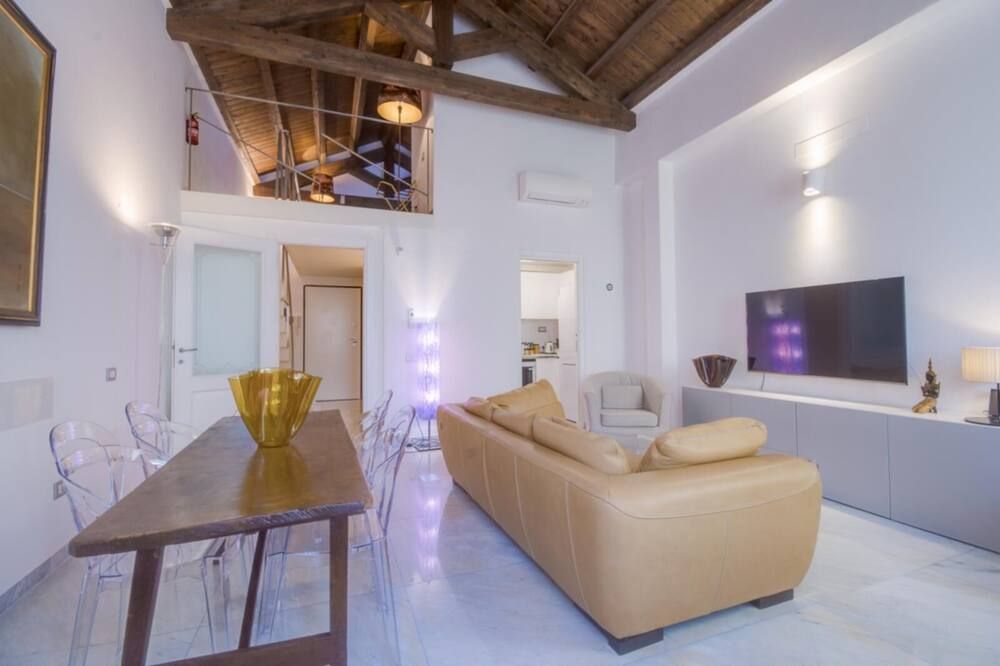 Right House - Characteristic Marina District - كاغلياري - غرفة معيشة