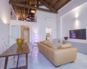 Right House - Characteristic Marina District - Cagliari - Living room