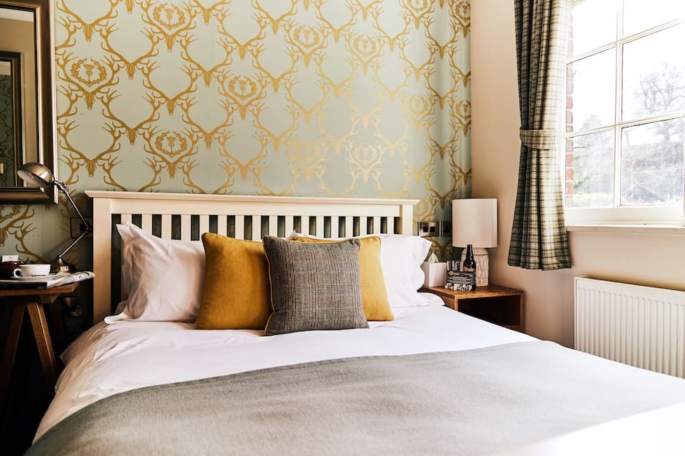 The Stag on the River - Godalming - Bedroom