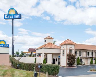 Days Inn by Wyndham Lexington South/Hamburg - לקסינגטון - בניין