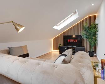 Scandi Loft Style Apartment - Sleeps 6 - near Manchester Airport - Mánchester - Sala de estar
