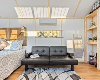Chasing Views Tiny House - Dandridge - Living room