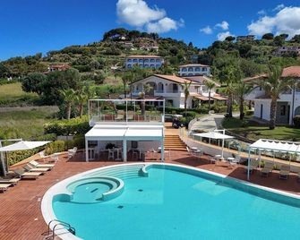 Luzia Agriresort - Ricadi - Bazén