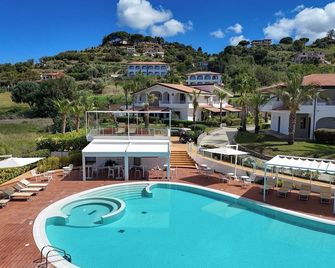 Luzia Agriresort - Ricadi - Zwembad