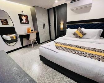 Rich Hotel - Mumbai - Phòng ngủ