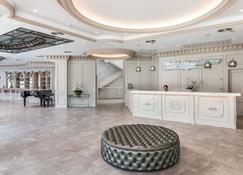 Park Plaza Suites Apartamentos - Marbella - Recepción