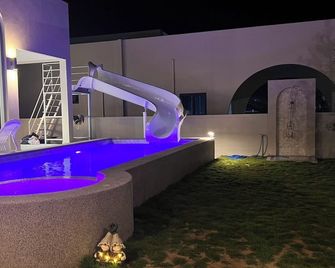 Very new charming 3-bedroom villa with AC, WiFi in lovely Phetchaburi - Phetchaburi - Pool