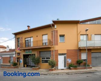 Amolls Restaurant i Habitacions - Olot - Edificio
