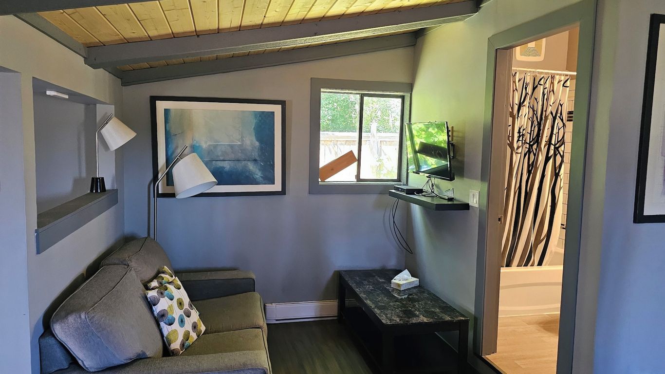 Fuller Lake Chemainus Motel