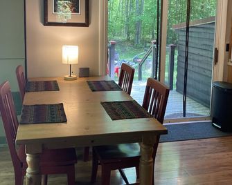 Northern Bliss Cabin near Wilderness State Park & Mackinaw - Carp Lake - Dining room