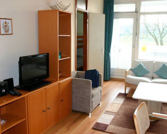 Jenatschek, Fp, N-1-2 - Heiligenhafen - Wohnzimmer