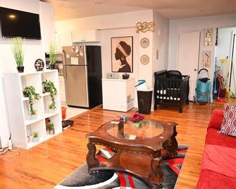 Cozy two bedroom apartment close to JFK - Brooklyn - Sala de estar