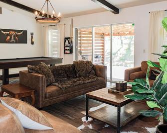 Short Drive To Weeki Wachee, Sugar Mill Country Club, Cabot Citrus Farms,& More! - Brooksville - Obývací pokoj