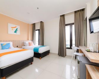 Sans Hotel The Green Bekasi by RedDoorz - Bekasi - Habitación