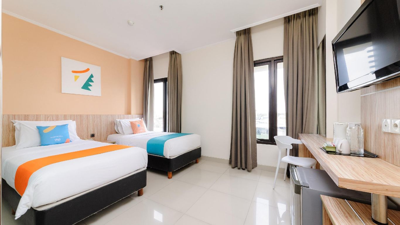Sans Hotel The Green Bekasi by RedDoorz