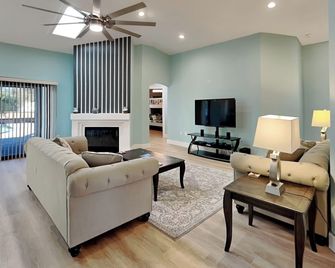 Beach Daze - Palm Coast - Living room