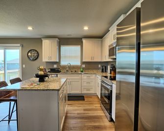 Charming 4-bedroom house in Belton with all amenities! - Belton - Kitchen