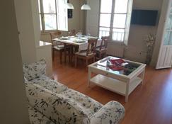 Cozy Aptmto 2-4 Pax In La Bella Comillas. Center. 5 Min. Foot From The Beach - Comillas - Huiskamer