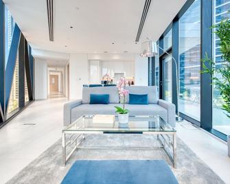 Maison Privee Marquise Square - Dubai - Living room