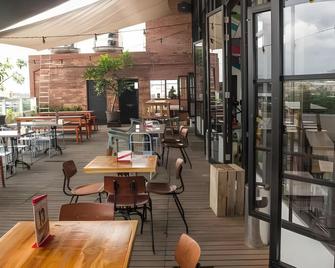Summer Bed And Breakfast Hotel - 班賈爾馬辛 - 餐廳